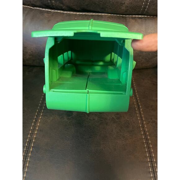 Green Toys Recycling Truck - Picture 4 of 9